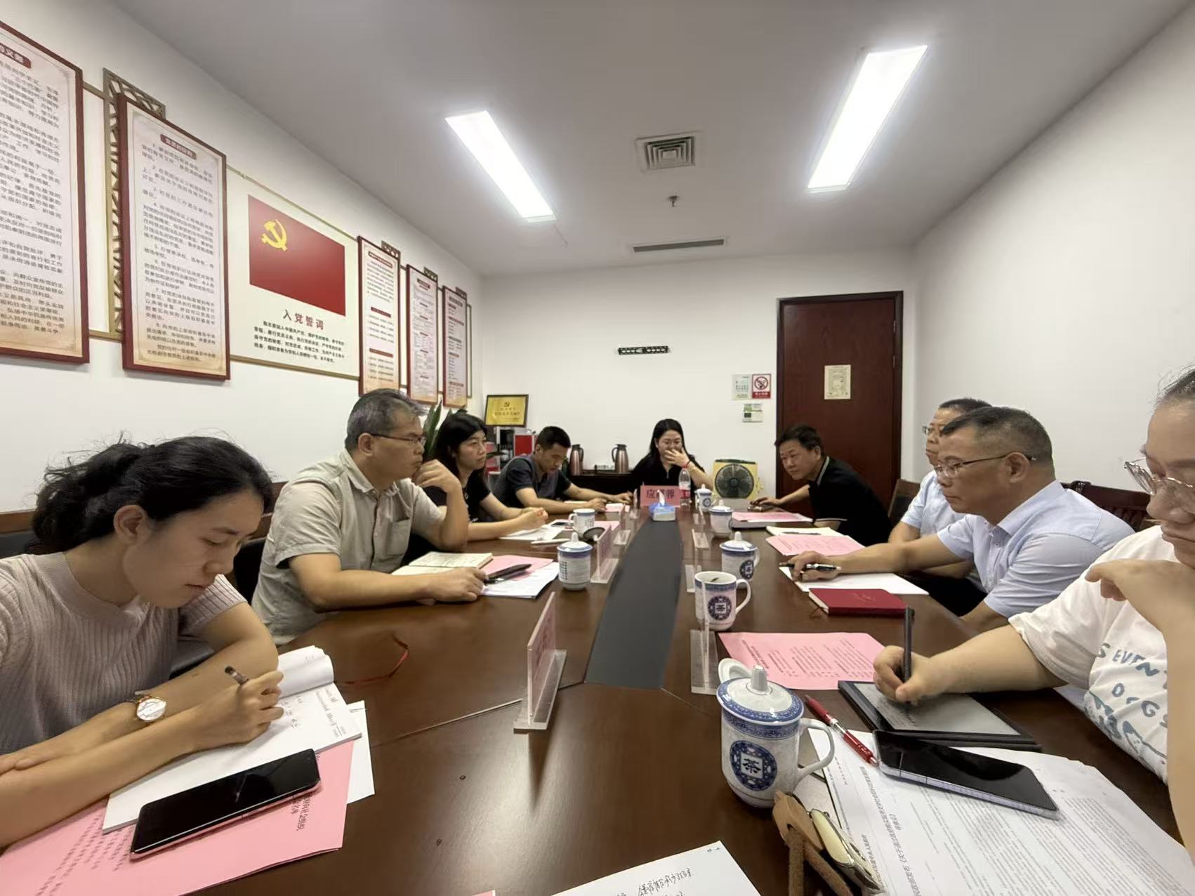 参加省民政厅社管局赴甬调研政府向社会组织购买服务工作座谈会